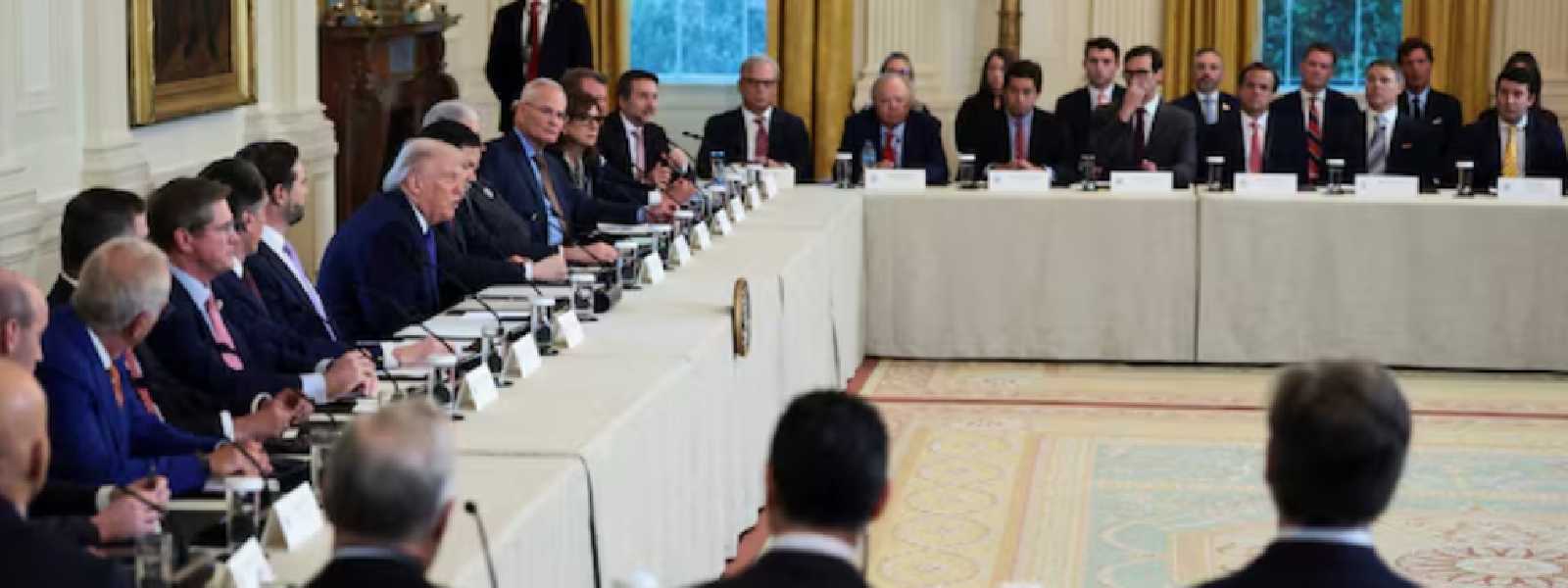 ට්‍රම්ප් සහ තෙල් සමාගම් අතර විශේෂ හමුවක්